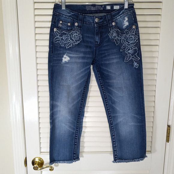 Miss Me Signature Capri Size 27 Floral Embroidered Frayed Hem Distressed Capris - Picture 1 of 13